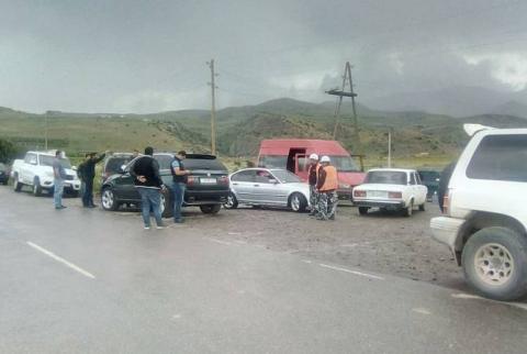Ջերմուկցիները շարունակում են փակ պահել ճանապարհները, նրանք արձագանքում են վարչապետին՝ սաբոտաժ չկա