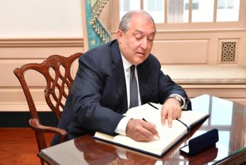 Հաճելի է վերադառնալ պետդեպարտամենտ. ՀՀ նախագահը գրառում է կատարել հյուրերի գրքում