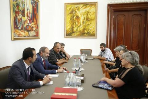 PM holds meeting with families of non-combat military casualties 