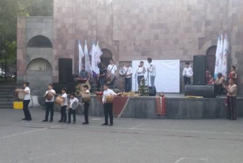 Ազգային երգ ու պար, տոնական տրամադրություն. անցկացվեց Վարդավառի նախատոնակի մեծ տոնախմբությունը 