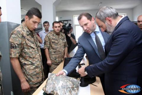 Փաշինյանը ծանոթացել է ամառային զորակոչի ընթացքին և նորակոչիկներին մաղթել բարի ծառայություն