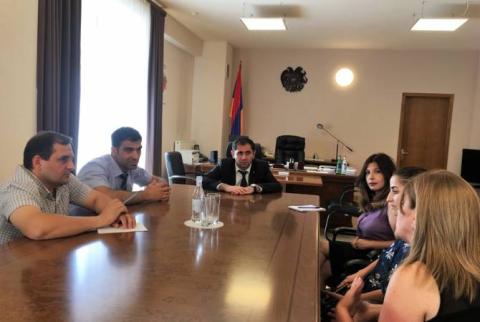 Սուրեն Պապիկյանը հանդիպել է նախարարության նոր աշխատակիցների հետ