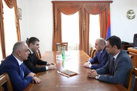Արցախի պետնախարարը ՀՀ պաշտոնյաների հետ քննարկել է կենսաթոշակային համակարգի բարեփոխման հետ կապված հարցեր