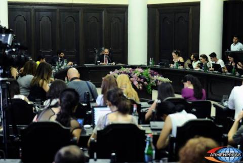 Իր անունից ռուս պրանկերների հեռախոսազրույցը ԵՄ պաշտոնյաների հետ Փաշինյանը համարում է քաղաքական բովանդակության ճշտում