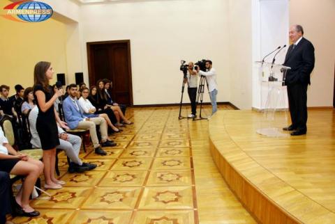 ՀԲԸՄ ծրագրերով Հայաստան եկած ուսանողները մասնագիտական գիտելիքներ են ձեռք բերում հայրենիքում. երիտասարդները հանդիպեցին ՀՀ նախագահին