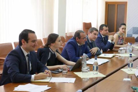 Արծվիկ Մինասյանը ՎԶԵԲ-Հայաստան համագործակցությանն առնչվող հարցեր է քննարկել բանկի պատվիրակության հետ