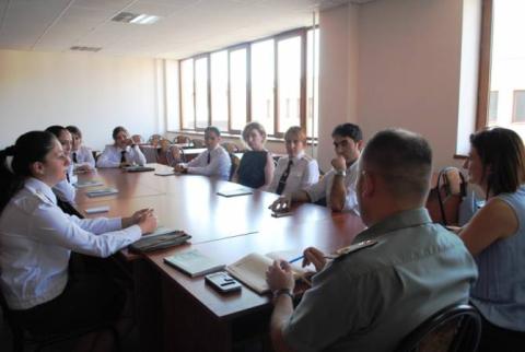 Կազմակերպվել է կին զինծառայողների սոցիալ-հոգեբանական ադապտացիայի թեմայով քննարկում