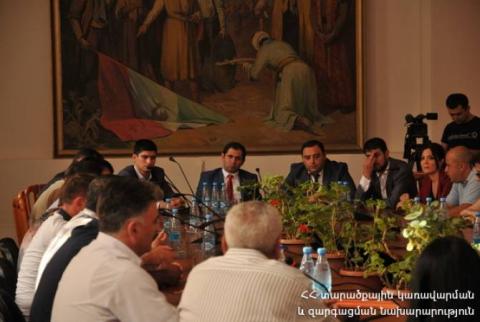 Նախարար Սուրեն Պապիկյանը ներկայացրել է Կապանի հայանքապետի ժամանակավոր պաշտոնակատարին