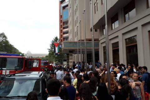 В центре Баку вспыхнул пожар