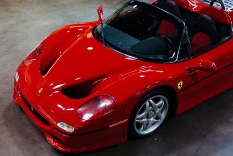 Первый экземпляр Ferrari F50 выставили на продажу