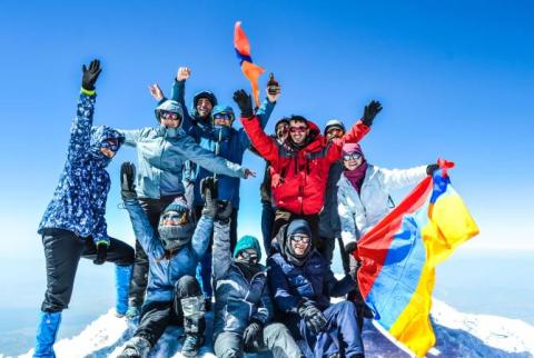 المقالة الرائعة لمراسلة أرمنبريس فارفارا هايرابيتبان عن تسلقها لجبل آرارات- من آرارات يشبه البزوغ يوم عيد الميلاد، تلك القمة هي ذروة إيماننا التي لا يمكن اختراقها، صور-