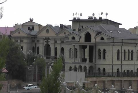 Լրատվամիջոցները հայտնում են Հովիկ Աբրահամյանի առանձնատանը գործողությունների մասին. ԱԱԾ-ն դեռ ոչ հերքում է ոչ հաստատում
