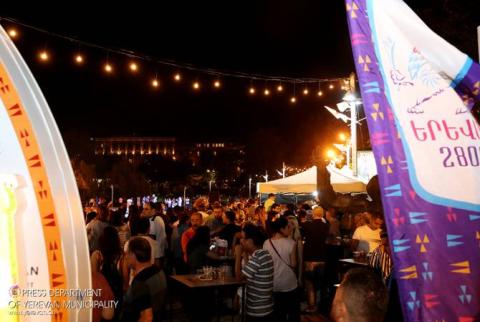 بلدية يريفان تنظّم مهرجان البيرة السنوي الخامس في محيط «بحيرة البجع» بإشتراك 10000 زائر