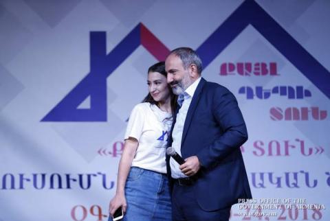 PM Nikol Pashinyan attends closing ceremony of Step Towards Home program