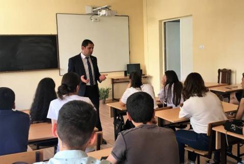 Սուրեն Պապիկյանը նախկին աշակերտների համար դասախոսություն է կարդացել