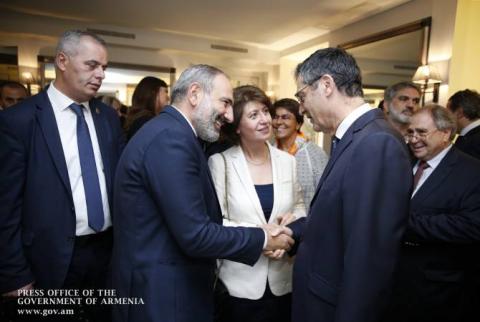 Մեկնարկել է Նիկոլ Փաշինյանի այցը Ֆրանսիա. վարչապետը ծաղկեպսակ է դրել Կոմիտասի հուշարձանին և հանդիպել հայ համայնքի ներկայացուցիչներին