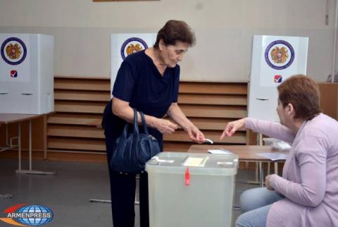 По данным на 14:00 часов на внеочередных выборах Совета старейшин Ереванапроголосовали 201.268 человек  