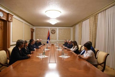 Նախագահ Բակո Սահակյանը ընդունել է Ֆրանսիայի Ալֆորվիլ քաղաքի պատվիրակությանը