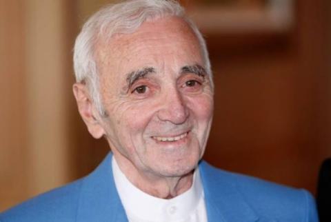 Macron opte pour un hommage national à Aznavour