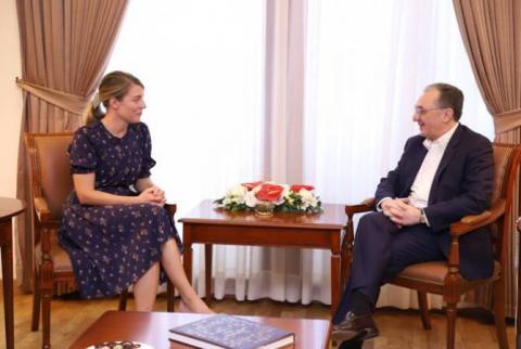 Armenian FM, Canada’s minister of tourism, official languages and La Francophonie hold meeting in Yerevan