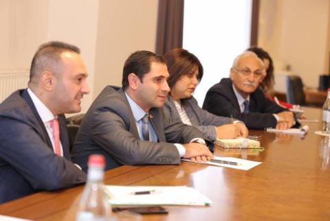 Սուրեն Պապիկյանն ընդունել է Փարիզի պաշտպանության խորհրդի նախագահ Պատրիկ Դևեջյանի գլխավորած պատվիրակությանը