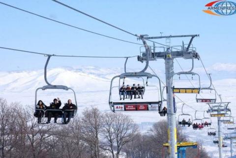 كنتائج قمة الفرنكوفونية شركة بوما الفرنسية ترغب ببناء منتجع تزلج جديد في أرمينيا- نائبة وزير التنمية الاقتصادية والاستثمارات مانيه آدميان- 