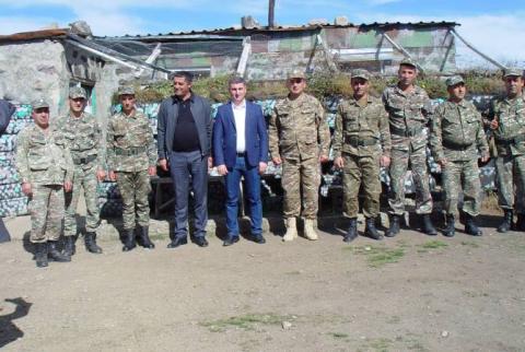 Գեղարքունիքի մարզպետ Գնել Սանոսյանն իր աշխատանքային առաջին օրն սկսեց Վահան գյուղի պաշտպանական դիրքերից