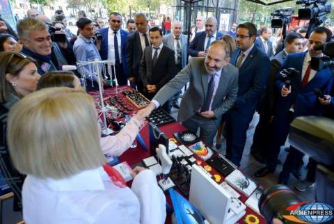 Acting PM Pashinyan visits “Breath of Syrian-Armenian Culture in Yerevan” charity exhibition-fair