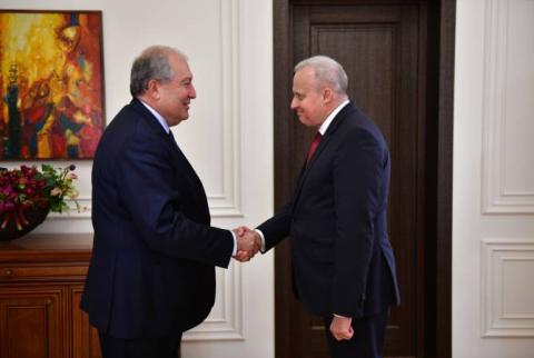 Rencontre entre Armen Sarkissian et l’Ambassadeur de la Fédération de Russie en Arménie 
