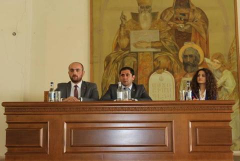 Սուրեն Պապիկյանը ներկայացրել է Արագածոտնի նորանշանակ մարզպետ Դավիթ Գեւորգյանին