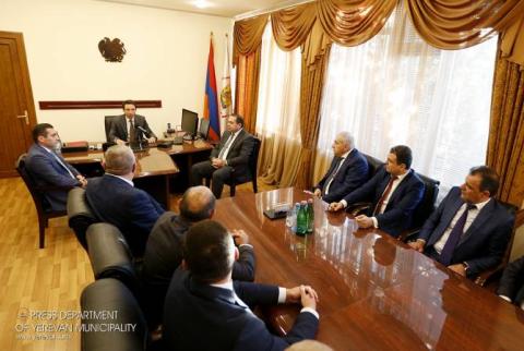 Айк Марутян представил аппарату районного муниципалитета Арабкира нового руководителя района