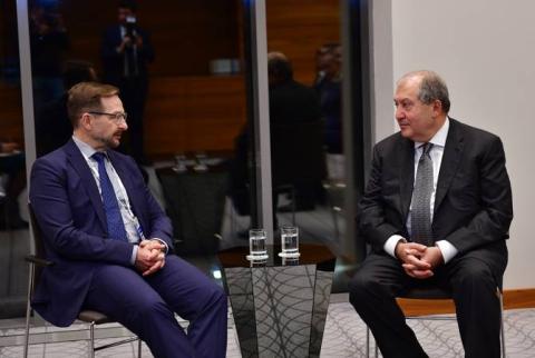 Echange des idées entre Armen Sarkissian et Thomas Greminger sur les activités menées par l’OSCE dans différentes directions.  