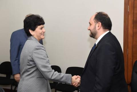 Արայիկ Հարությունյանն ընդունել է Սան Խոսեի պետական համալսարանի ռեկտոր Մերի Փափազյանին