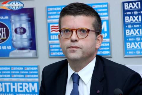 Французский парламентарий призвал Макрона, учитывая Геноцид армян, не приглашать Эрдогана в Париж
