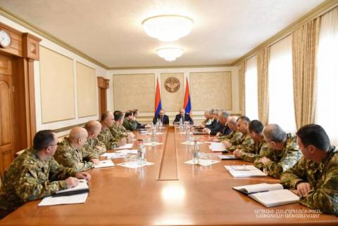 President Sahakyan, acting PM Pashinyan discuss military cooperation between Artsakh and Armenia