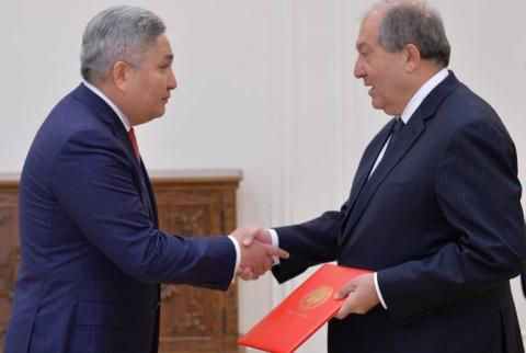 New Ambassador of Kyrgyzstan presents credentials to Armenian President