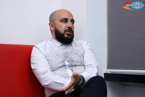 Ասեղնագործ ծաղիկներով, կենդանակերպի նշաններով հագուստը կշարունակի նորաձև լինել նաև աշնանն ու ձմռանը. Արամ Նիկոլյան