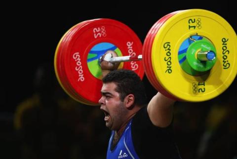 عضو منتخب رفع أثقال أرمينيا كور ميناسيان يحرز ميدالية الفضية ببطولة العالم الجارية في تركمانستان