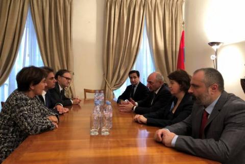 Rencontre de Bako Sahakian et du  Conseil de coordination des unions franco-arménienne  et à Paris 