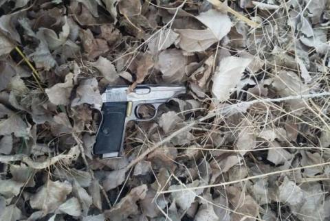 Գեղարքունիքի մարզում ոստիկանները հայտնաբերել են հրազեն ու կասկածելի վնասվածքներով մեքենա