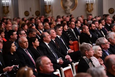 Armen Sarkissian  a assisté au concert avec la participation  de l'orchestre national philharmonique en hommage au 115e anniversaire du compositeur arménien Aram Khatchatourian