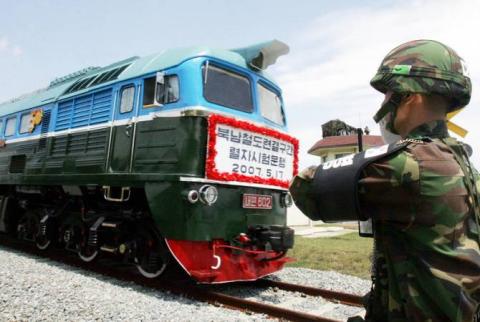 For first time in a decade South Korean train travels into North Korea