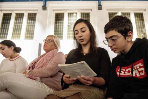 Гаагская церковь ведет 800-часовой беспрерывный  молебен  — с целью недопущения  депортации армянской  семьи