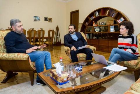 Anna Hakobyan a rencontré l'architecte Zhirayr Torgomyan et le producteur général de la chaîne de télévision «Kentron» Edgar Avagyan