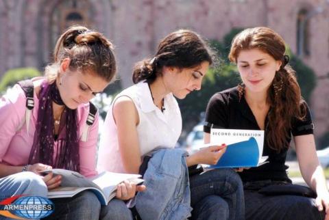 Pashinyan announces reduction of student loan interest rates