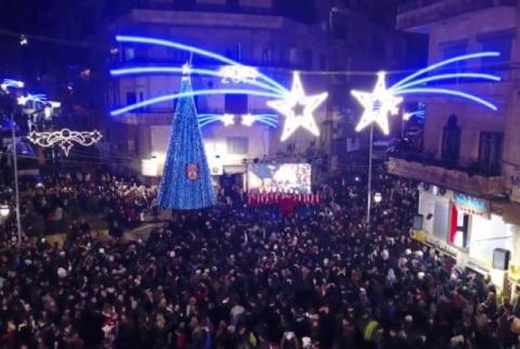 مسيحيو حلب يحتفلون بعيد الميلاد وإضاءة شجرة الميلاد-مع مبادرة مشتركة للنادي الرياضي الأرمني-ՀՄՄ في إحدى الساحات الرئيسية للمدينة- فيديو-
