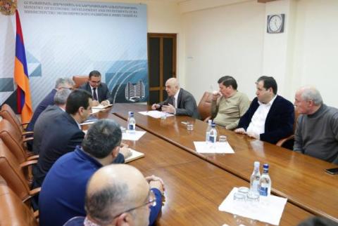 Տիգրան Խաչատրյանը ոսկերչական և ադամանդագործական ընկերությունների ներկայացուցիչների հետ քննարկել է ոլորտի խնդիրները