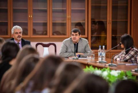Արայիկ Հարությունյանը Արցախի պետական համալսարանում հանդիպում է ունեցել տնտեսագիտության ֆակուլտետի ուսանողների հետ
