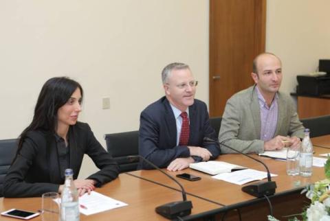 Գարեգին Բաղրամյանը և  Շեյն Ռոզենթալը քննարկել են ԱԶԲ-ի օժանդակությամբ իրականացվող ծրագրերի ընթացքը