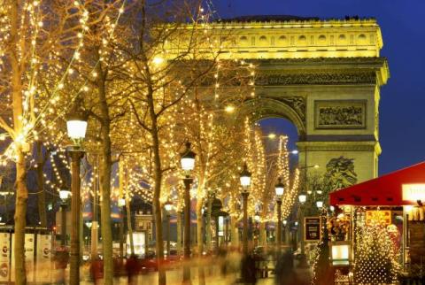 Париж не стал отменять новогодние торжества, несмотря на угрозу протестов